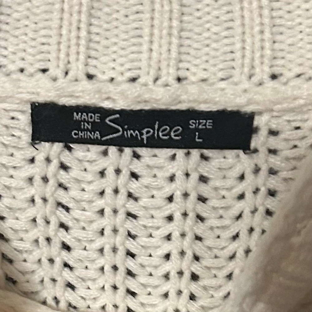 Simple White Textured Knit Sweater - Picture 3 of 5